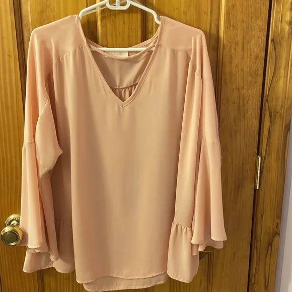 Flutter sleeve top - Picture 2 of 5